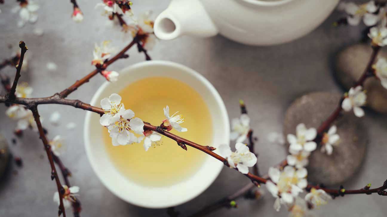 coffee-tea white tea in cup 1296x728